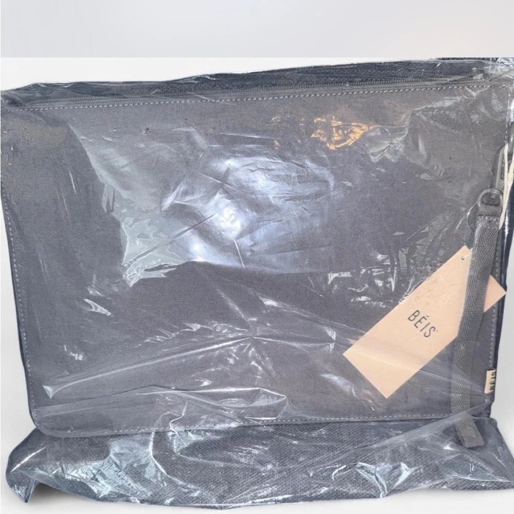 The BÉISics Laptop Pouch in Grey